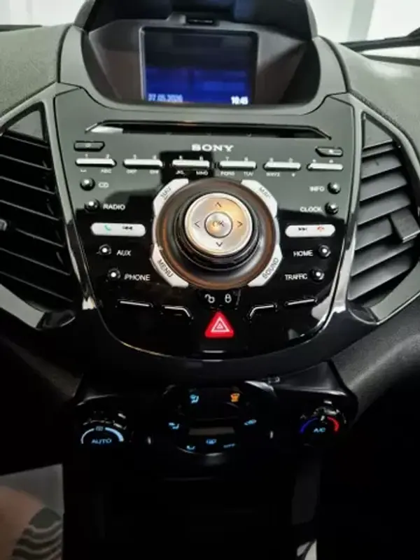 Ford EcoSport 2017 - 10750 EUR, 165000 km - AUTO.MOTO.pt - 165000km - foto 8 de 9