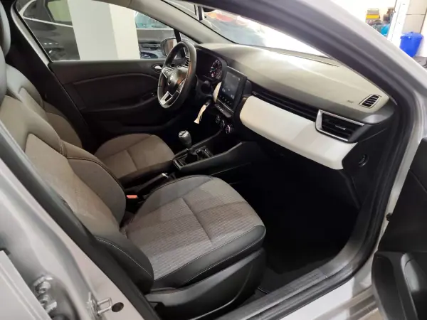 Renault Clio 2023 - 15450 EUR, 17000 km - AUTO.MOTO.pt - 17000km - foto 24 de 26
