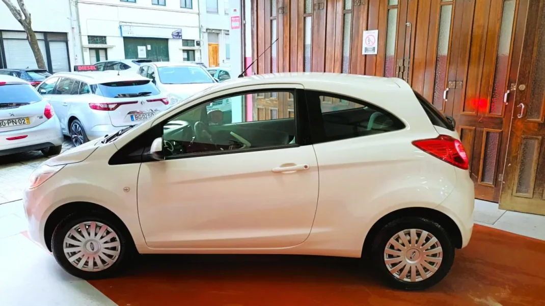 Ford KA 2015 - 7500 EUR, 111953 km - AUTO.MOTO.pt - 111953km - foto 12 de 46