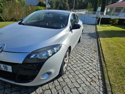 Renault Mégane Coupe 2012 - 8750 EUR, 143620 km - AUTO.MOTO.pt - 143620km - foto 2 de 8