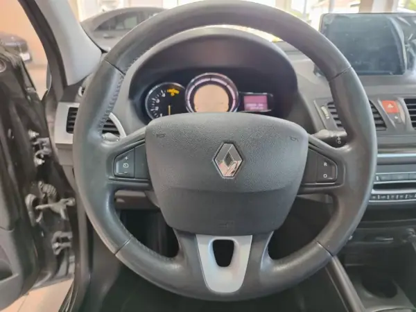 Renault Mégane Sport Tourer 2009 - 5450 EUR, 214000 km - AUTO.MOTO.pt - 214000km - foto 25 de 35