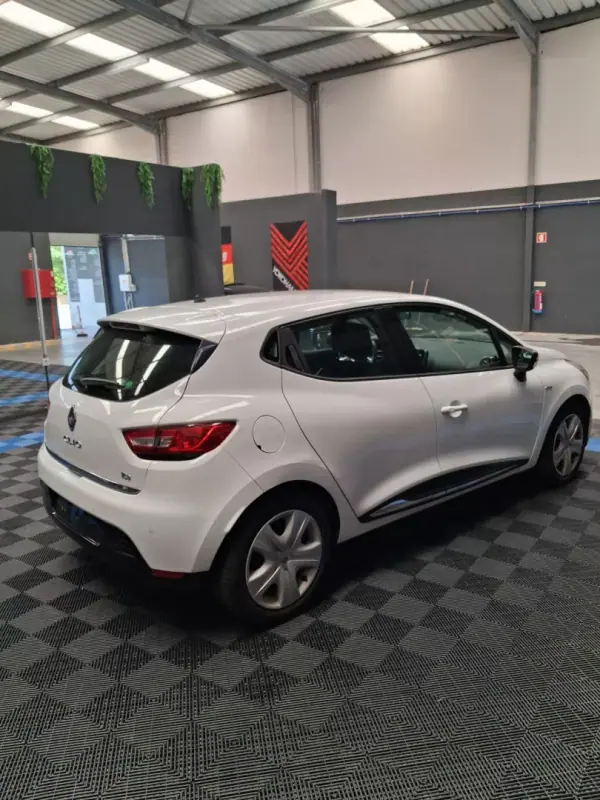 Renault Clio 2016 - 8990 EUR, 105872 km - AUTO.MOTO.pt - 105872km - foto 4 de 15