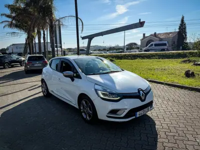 Renault Clio 2017 - 10500 EUR, 107000 km - AUTO.MOTO.pt - 107000km - foto 9 de 12