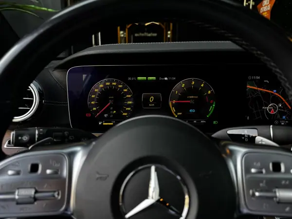 Mercedes-Benz E 300 2019 - 33490 EUR, 105000 km - AUTO.MOTO.pt - 105000km - foto 42 de 46