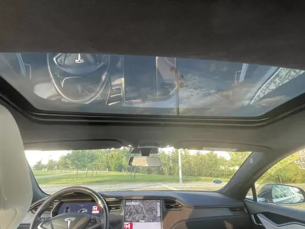 Tesla Model S 2018 - 37900 EUR, 131000 km - AUTO.MOTO.pt - 131000km - foto 9 de 11