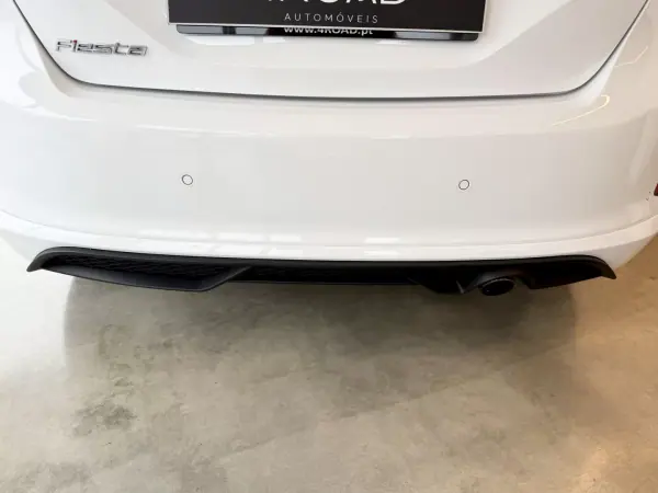 Ford Fiesta 2018 - 11000 EUR, 146800 km - AUTO.MOTO.pt - 146800km - foto 64 de 78