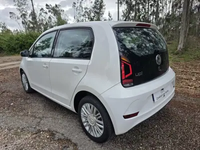 Volkswagen Up! 2016 - 7990 EUR, 152974 km - AUTO.MOTO.pt - 152974km - foto 63 de 71