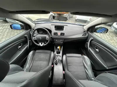 Renault Mégane Sport Tourer 2011 - 7500 EUR, 268066 km - AUTO.MOTO.pt - 268066km - foto 16 de 21