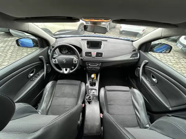Renault Mégane Sport Tourer 2011 - 7500 EUR, 268066 km - AUTO.MOTO.pt - 268066km - foto 16 de 21
