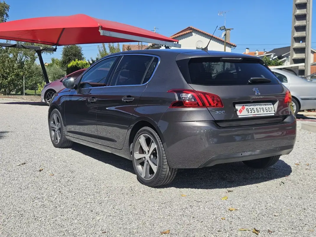 Peugeot 308 2018 - 13200 EUR, 61900 km - 61900km - foto 6 de 37