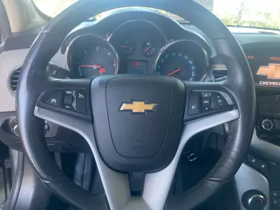 Chevrolet Cruze 2011 - 7300 EUR, 144700 km - AUTO.MOTO.pt - 144700km - foto 7 de 19