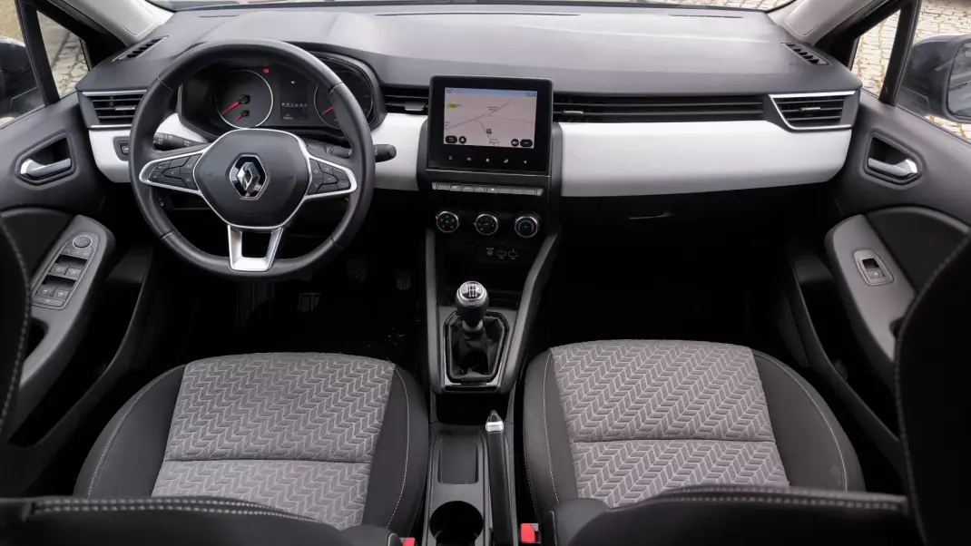 Renault Clio 2023 - 15450 EUR, 71465 km - AUTO.MOTO.pt - 71465km - foto 9 de 9