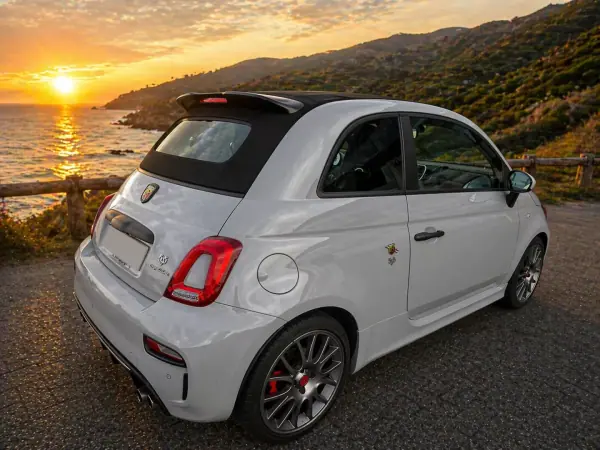 Abarth 595C 2021 - 24500 EUR, 60500 km - AUTO.MOTO.pt - 60500km - foto 3 de 10
