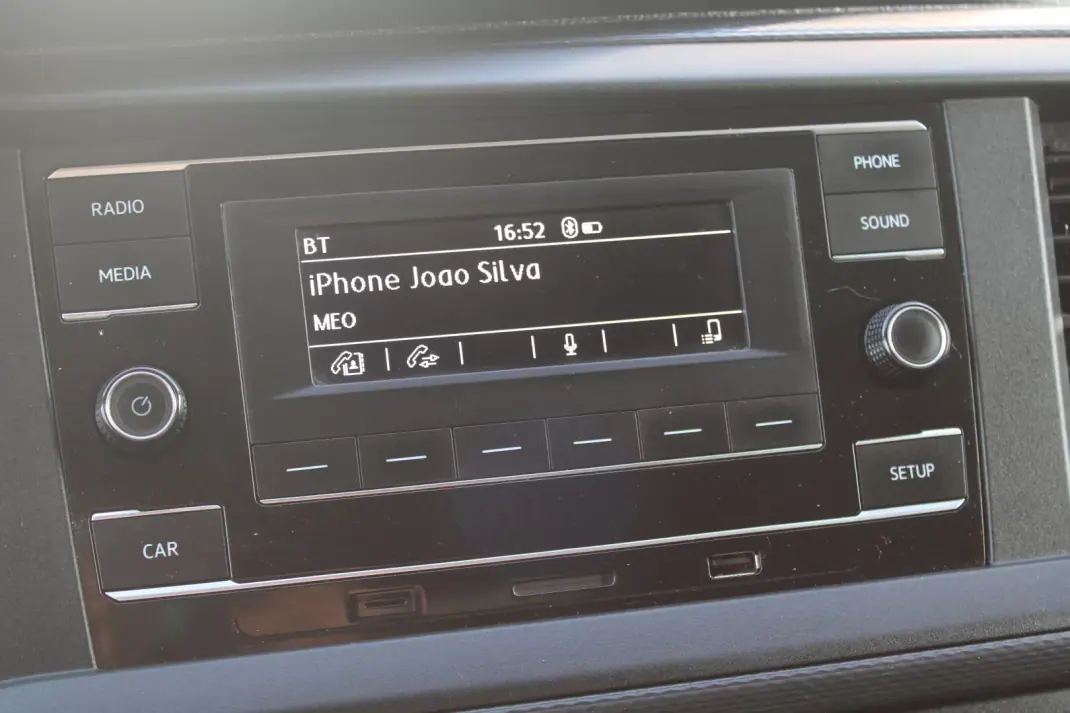 VW Transporter 2.0 TDI Confortline Extra AC 2020 - 17990 EUR, 199000 km - AUTO.MOTO.pt - 199000km - foto 22 de 24