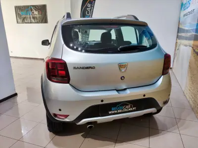 Dacia Sandero 2020 - 11750 EUR, 54000 km - AUTO.MOTO.pt - 54000km - foto 8 de 25