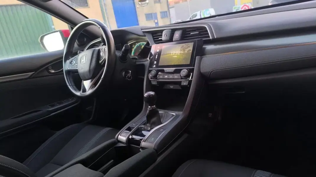 Honda Civic 2017 - 16500 EUR, 74000 km - AUTO.MOTO.pt - 74000km - foto 11 de 21