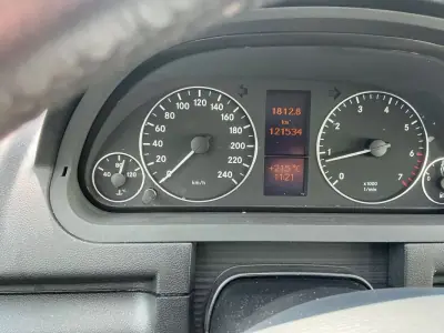 Mercedes-Benz A 160 2011 - 8650 EUR, 121534 km - AUTO.MOTO.pt - 121534km - foto 4 de 4