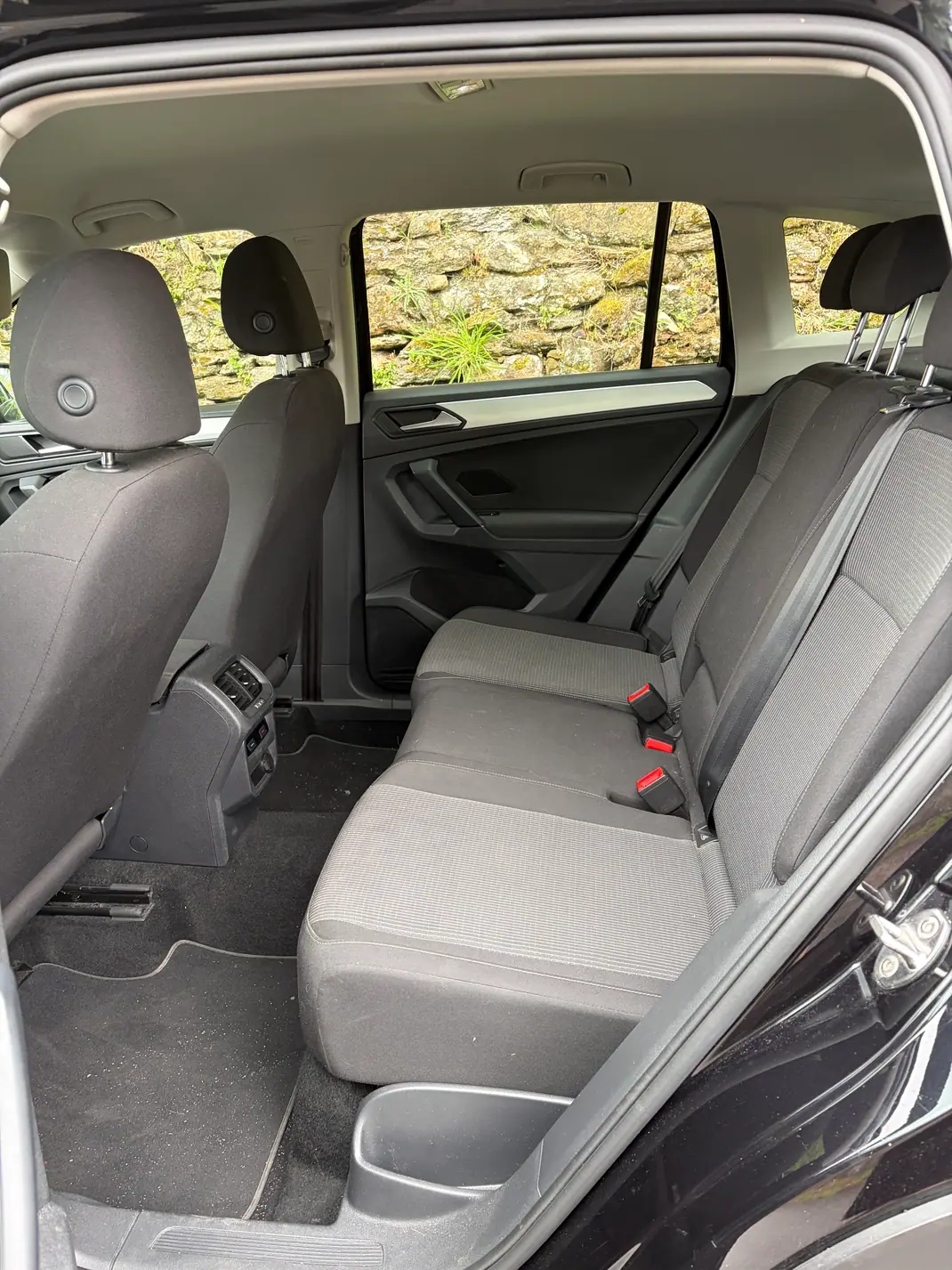 Volkswagen Tiguan 2021 - 20999 EUR, 99000 km - AUTO.MOTO.pt - 99000km - foto 6 de 8