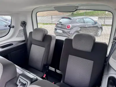 Fiat Doblo 2011 - 9900 EUR, 214000 km - AUTO.MOTO.pt - 214000km - foto 16 de 19
