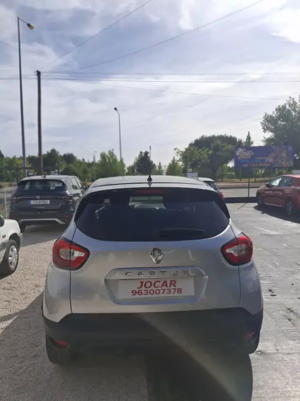 Renault Captur 2017 - 13950 EUR, 119123 km - AUTO.MOTO.pt - 119123km - foto 10 de 14