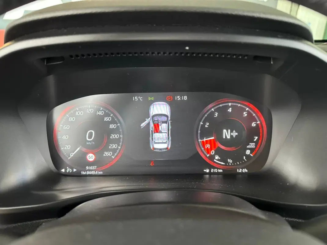 Volvo XC 40 2019 - 24900 EUR, 91623 km - AUTO.MOTO.pt - 91623km - foto 14 de 29