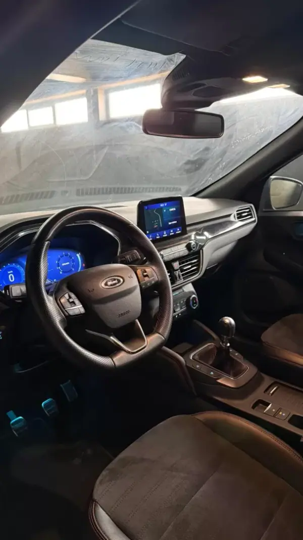 Ford Kuga 2023 - 20500 EUR, 81150 km - AUTO.MOTO.pt - 81150km - foto 8 de 13