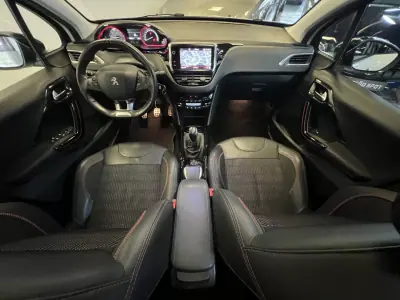 Peugeot 2008 2017 - 10990 EUR, 102000 km - AUTO.MOTO.pt - 102000km - foto 10 de 40