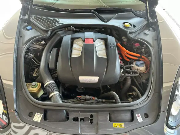 Porsche Panamera 2015 - 39900 EUR, 124815 km - AUTO.MOTO.pt - 124815km - foto 41 de 41