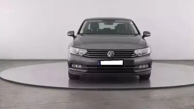 Volkswagen Passat 2016 - 10999 EUR, 190000 km - AUTO.MOTO.pt - 190000km - foto 4 de 23