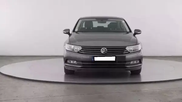 Volkswagen Passat 2016 - 9250 EUR, 190000 km - AUTO.MOTO.pt - 190000km - foto 4 de 23