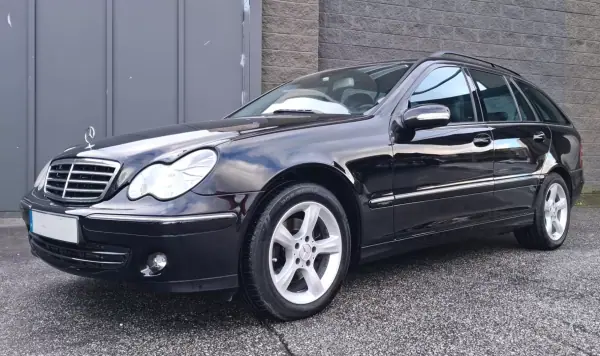 Mercedes-Benz C 220 2006 - 10950 EUR, 288000 km - AUTO.MOTO.pt - 288000km - foto 11 de 15