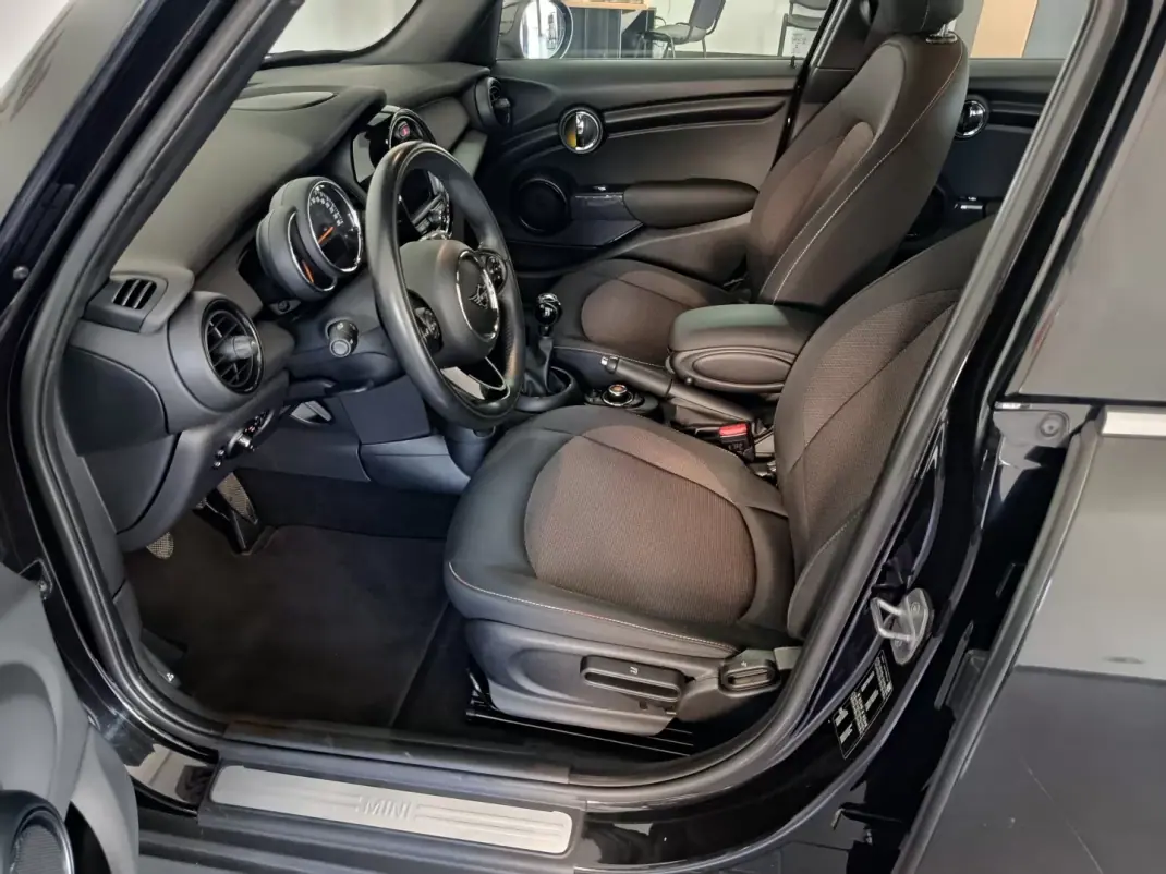 MINI Cooper 2019 - 16200 EUR, 80000 km - 80000km - foto 31 de 52