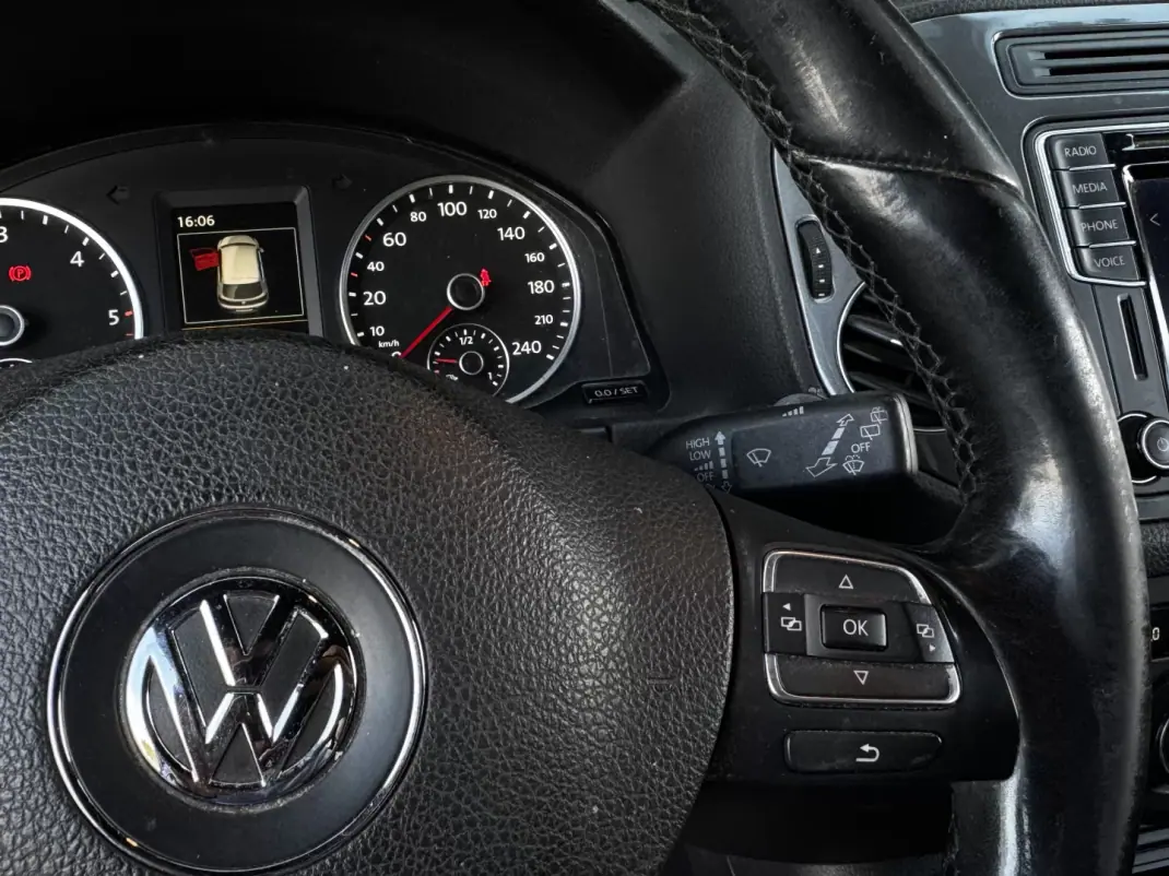 Volkswagen Tiguan 2016 - 16990 EUR, 190300 km - AUTO.MOTO.pt - 190300km - foto 24 de 34