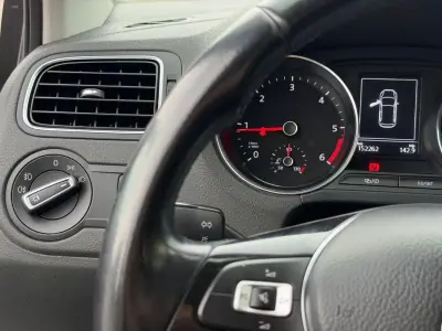 Volkswagen Polo 2017 - 10900 EUR, 152200 km - AUTO.MOTO.pt - 152200km - foto 27 de 28