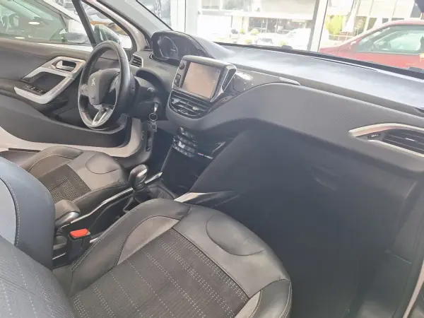 Peugeot 2008 2015 - 8900 EUR, 108000 km - AUTO.MOTO.pt - 108000km - foto 15 de 18