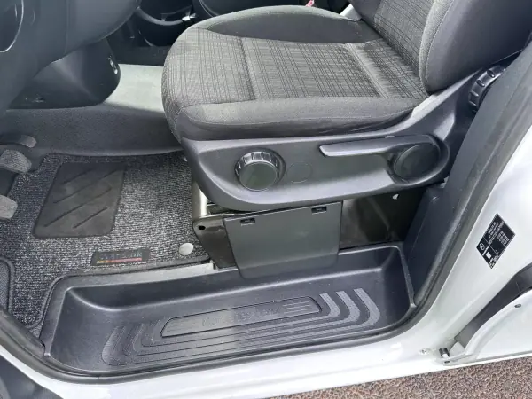 Mercedes-Benz Vito Tourer 2018 - 24900 EUR, 175000 km - AUTO.MOTO.pt - 175000km - foto 40 de 49