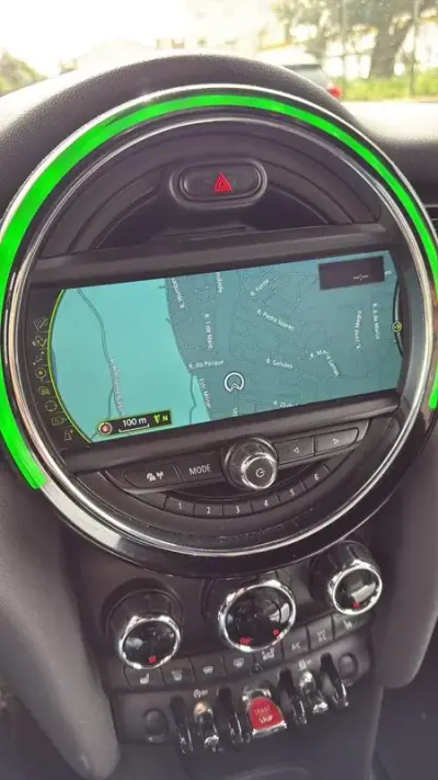 MINI 5 Portas 2016 - 13000 EUR, 203000 km - AUTO.MOTO.pt - 203000km - foto 16 de 27