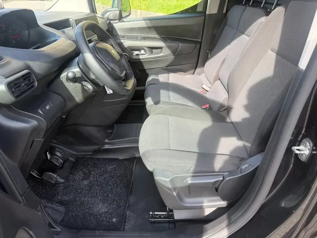Peugeot PARTNER GIRAFON 2019 - 10900 EUR, 186000 km - AUTO.MOTO.pt - 186000km - foto 8 de 27