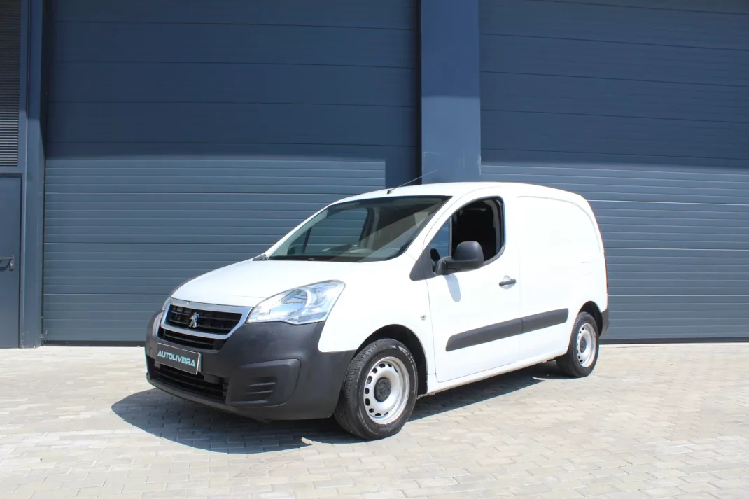 Peugeot Partner 1.6 Blue-HDi Confort L1 2018 - 10000 EUR, 235830 km - AUTO.MOTO.pt - 235830km - foto 2 de 17