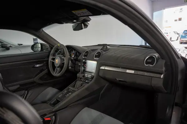Porsche 718 Cayman 2022 - 220000 EUR, 9950 km - AUTO.MOTO.pt - 9950km - foto 29 de 42