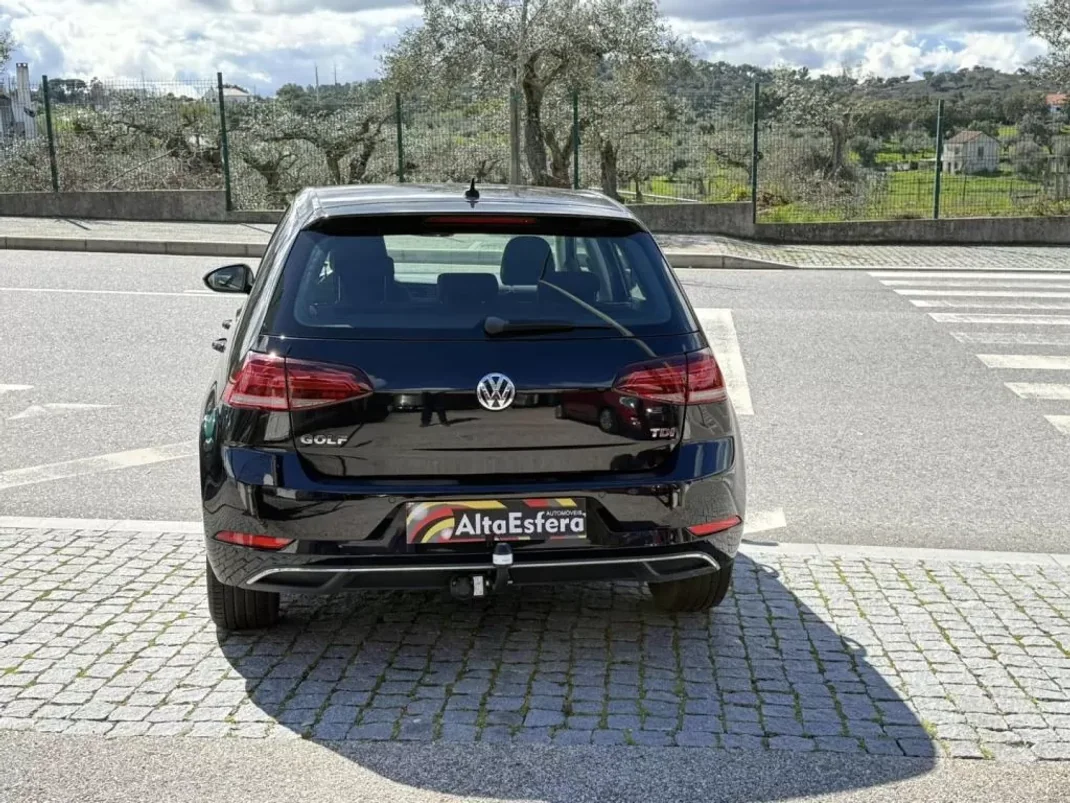 Volkswagen Golf 2017 - 19900 EUR, 117104 km - AUTO.MOTO.pt - 117104km - foto 4 de 13