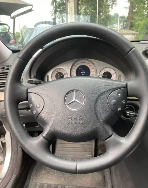 Mercedes-Benz E 270 2002 - 9250 EUR, 299650 km - AUTO.MOTO.pt - 299650km - foto 10 de 20