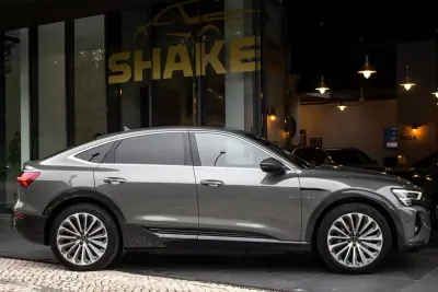 Audi Q8 e-Tron Sportback 2023 - 49900 EUR, 34353 km - AUTO.MOTO.pt - 34353km - foto 5 de 44