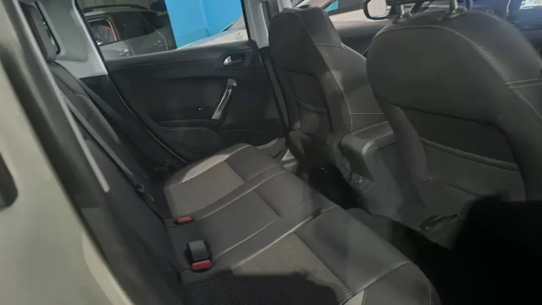 Peugeot 2008 2017 - 9900 EUR, 113000 km - AUTO.MOTO.pt - 113000km - foto 10 de 15