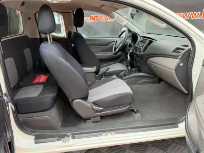 Mitsubishi L200 2.4 DI-D CE 3LUG Club Invite 4WD 2019 - 22900 EUR, 126907 km - AUTO.MOTO.pt - 126907km - foto 17 de 18
