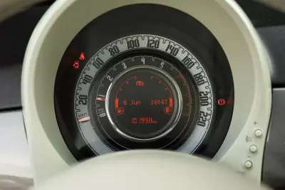 Fiat 500 2021 - 9999 EUR, 103000 km - AUTO.MOTO.pt - 103000km - foto 14 de 22
