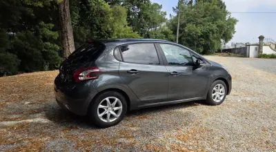 Peugeot 208 2013 - 5990 EUR, 168000 km - AUTO.MOTO.pt - 168000km - foto 8 de 16