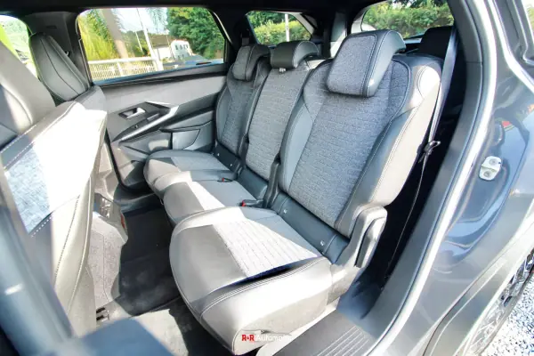 Peugeot 5008 2025 - 33500 EUR, 10000 km - AUTO.MOTO.pt - 10000km - foto 10 de 32