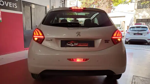 Peugeot 208 2016 - 11690 EUR, 138481 km - AUTO.MOTO.pt - 138481km - foto 8 de 54