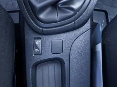 Renault Clio VAN 1.5 Blue DCi AIR NAV 2017 - 8990 EUR, 231000 km - AUTO.MOTO.pt - 231000km - foto 20 de 26